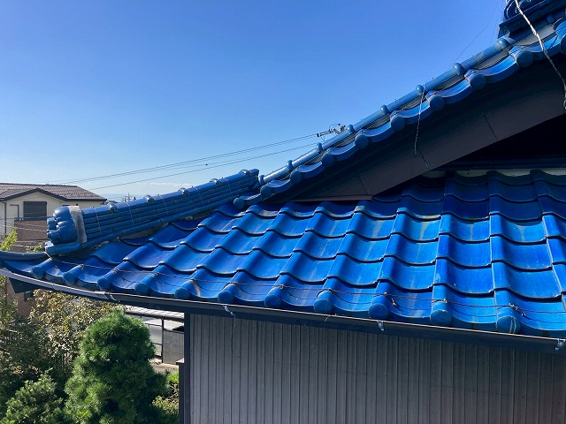 屋根の端部の瓦